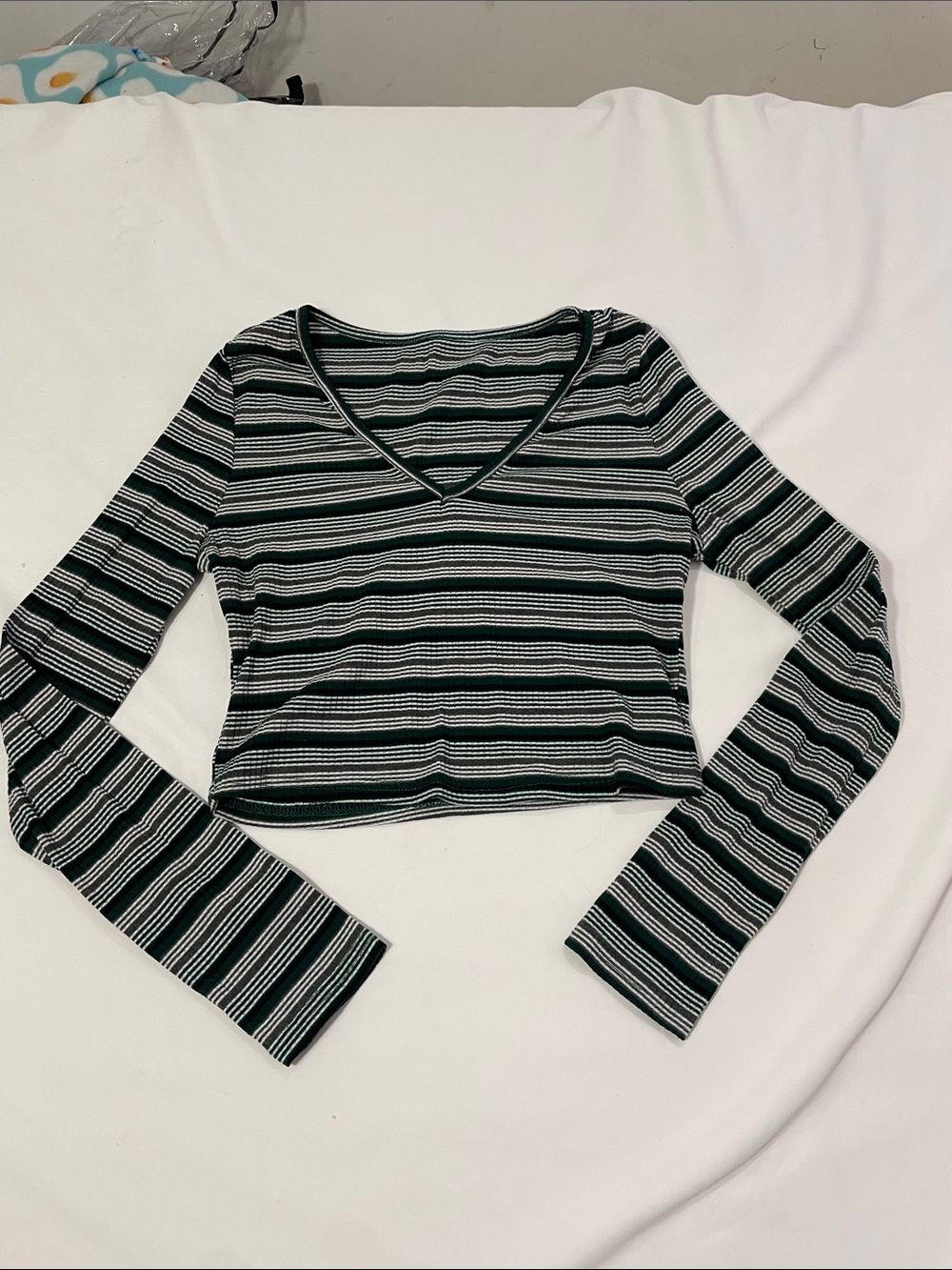 SHEIN Black & White Striped V-Neck Long Sleeve Crop Top